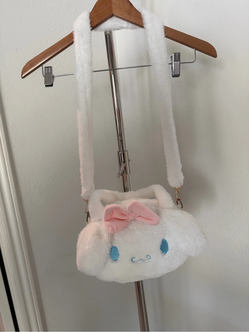 Kids Cinnamon Roll Plush Crossbody Bag - White with Pink Bow